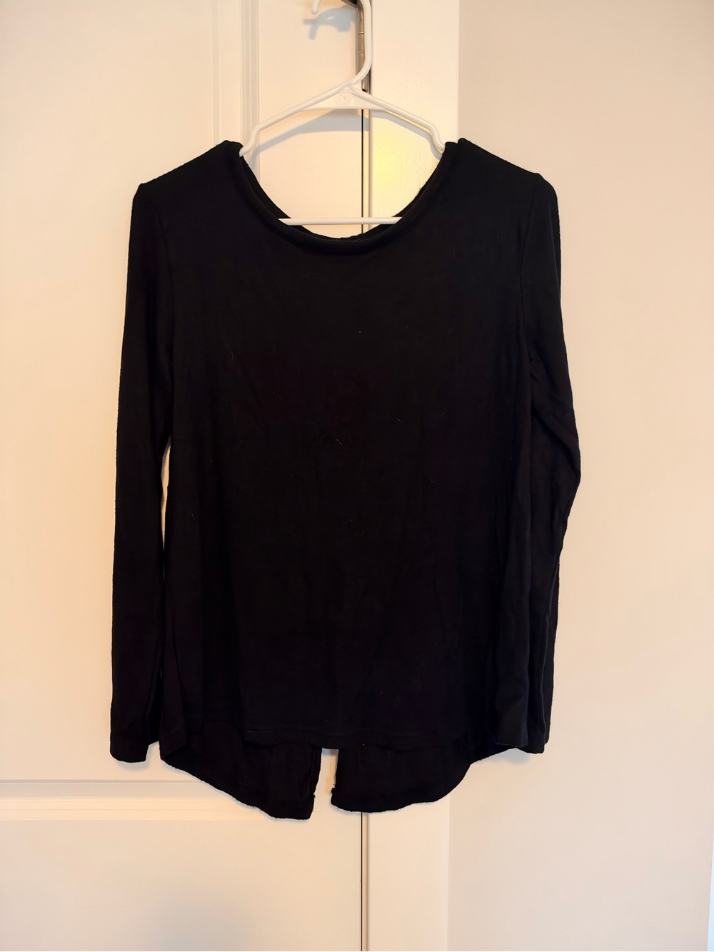 ZYIA Black Long Sleeve Scoop Neck Top